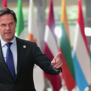 荷兰首相向泽连斯基保证支持乌克兰的候选国地位——来源：欧洲真理报 ...