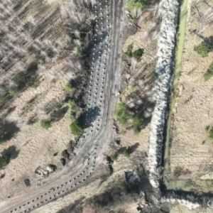 基辅地区安装了 10,000 座混凝土金字塔进行保护——来源：乌克兰真理报 ...