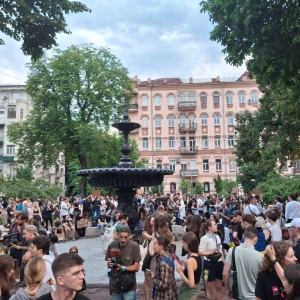 泽连斯基签署法案：调整对国家反贪局与特别检察官办公室的监管，引发各方反应与批评——来源：财经新闻