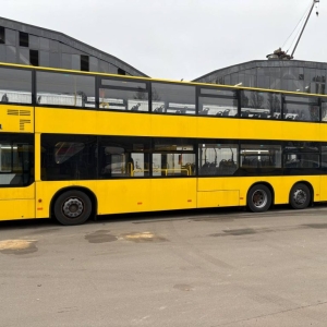 首都基辅首辆双层公交车已投入线路运营——来源：财经新闻