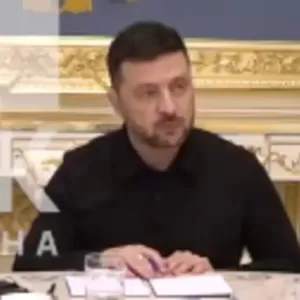 泽连斯基表示：波克罗夫斯克局势严峻，敌军正猛攻该城——来源：乌克兰Glavcom新闻网