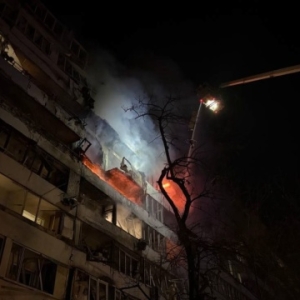 泽连斯基：俄罗斯用 22 枚导弹和 460 余架无人机袭击乌克兰——来源：乌克兰国家通讯社