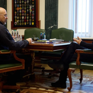 泽连斯基与布达诺夫、什米加尔举行会谈：是时候调整乌克兰的防御计划了——来源：乌克兰真理报