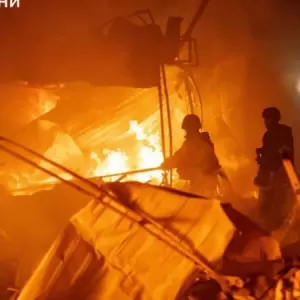 俄罗斯用弹道导弹和无人机袭击了基辅、第聂伯罗和敖德萨：停电，有儿童受伤——来源：乌克兰BBC新闻