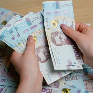 乌克兰财政部通过国内政府债券筹集 174 亿格里夫纳，并继续下调利率——来源：乌克兰网