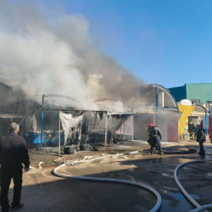 敖德萨 “7 公里” 市场突发大规模火灾——来源：乌克兰RBC新闻网