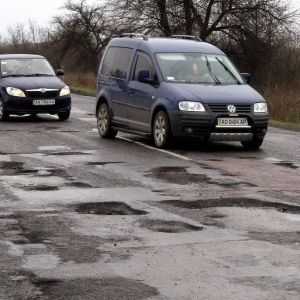 “各地路面坑洼问题严重”：专家谈如何解决乌克兰道路难题——来源：乌克兰独立信息社