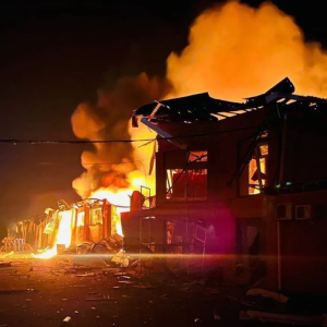 基辅州多个地区因俄罗斯联邦袭击出现损毁与火灾：4 人死亡，多人受伤——来源：乌克兰真理报