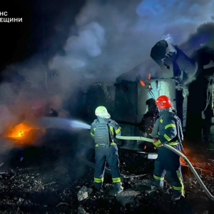 俄罗斯联邦对敖德萨地区发动大规模打击：驳船、能源及港口基础设施遭袭——来源：乌克兰独立新闻社