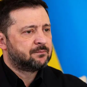 泽连斯基在接受BBC采访时谈及特朗普、斯塔默及乌克兰和平问题，称其对和平谈判前景感到担忧——来源：乌克兰BBC新闻