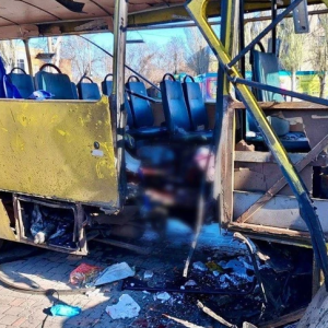 俄罗斯军队袭击了尼科波尔的一辆公交车：3人死亡，12人受伤——来源：乌克兰真理报