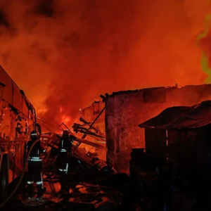 俄军袭击了伊兹梅尔港，引发火灾，港口设备及一艘船只受损——来源：乌克兰真理报