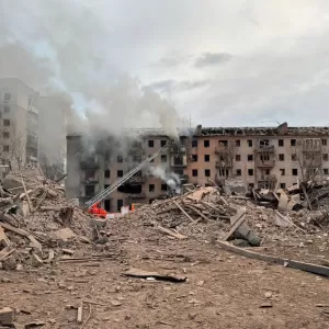 清晨，俄军向斯拉维扬斯克市中心投掷了一枚FAB-1500 航空炸弹：后果如何--来源：乌克兰网